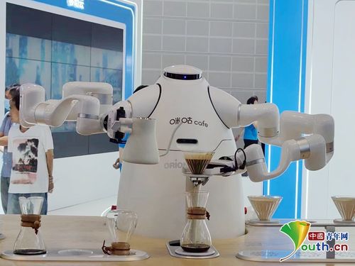 機(jī)器人總動員 第七屆世界智能大會智能科技展上的書法與咖啡藝術(shù)